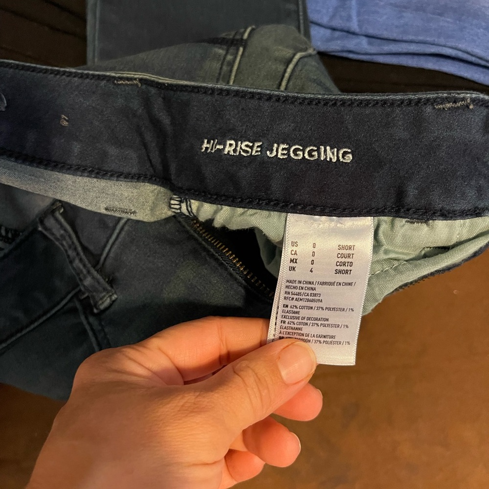 Hi rise jeggins. Super super strecth super comfy. Never been worn, great deal